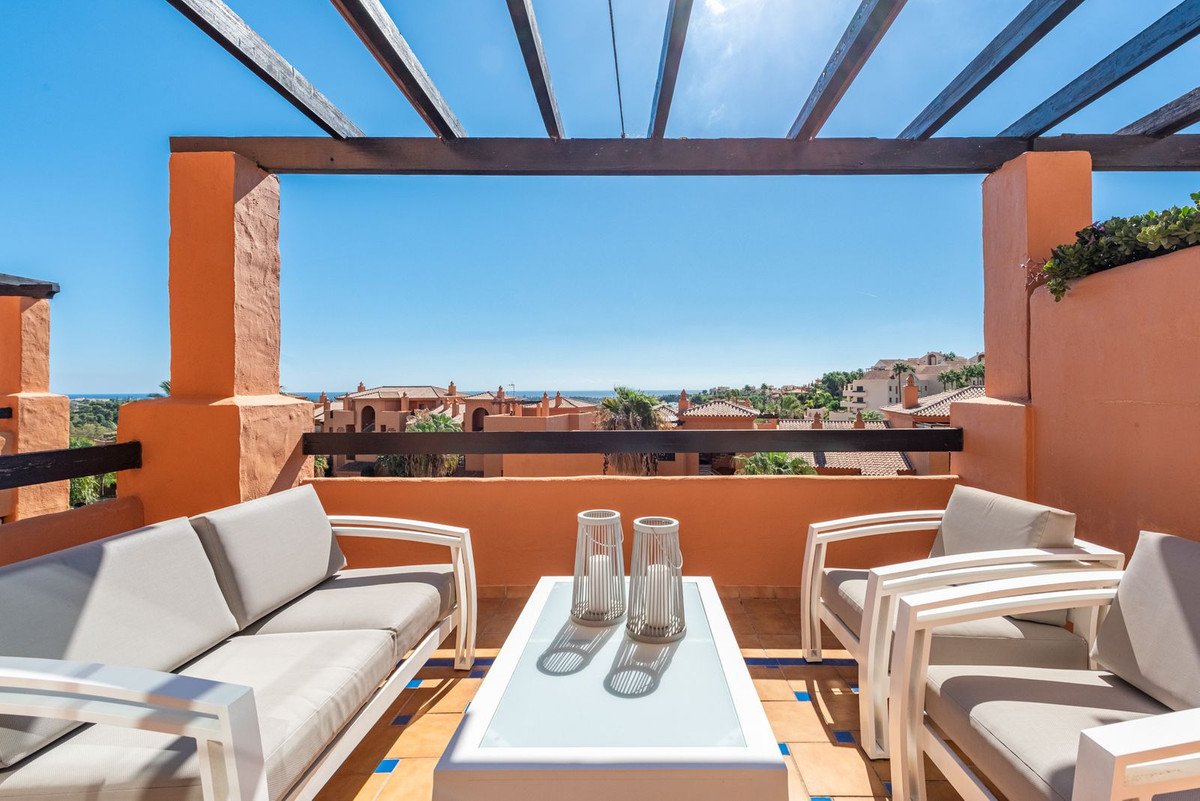 3 Bed Penthouse Duplex in New Golden Mile