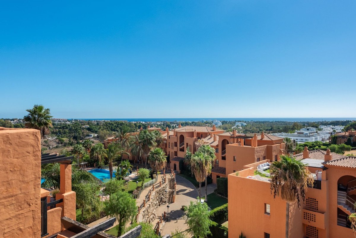 3 Bed Penthouse Duplex in New Golden Mile