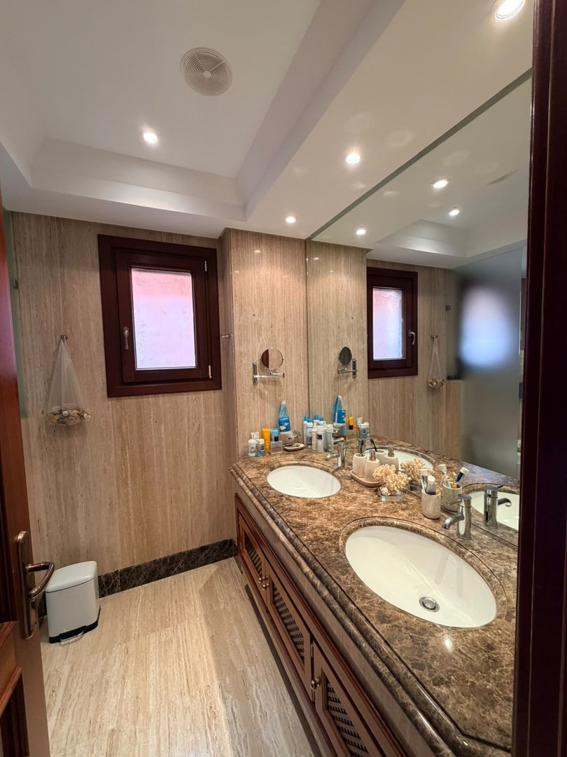 2 Bed Middle Floor Apartment in New Golden Mile