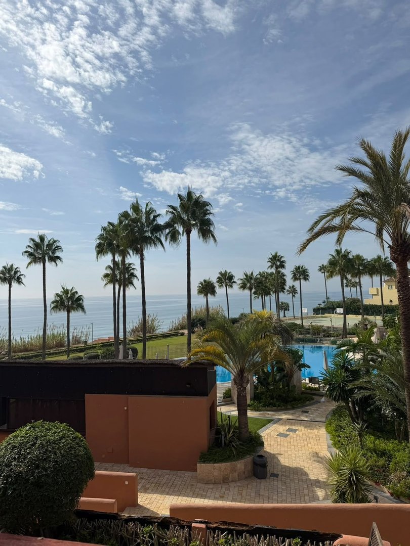 2 Bed Middle Floor Apartment in New Golden Mile