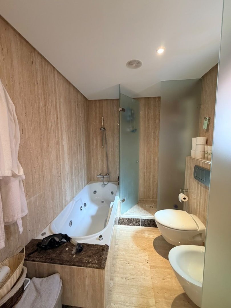 2 Bed Middle Floor Apartment in New Golden Mile