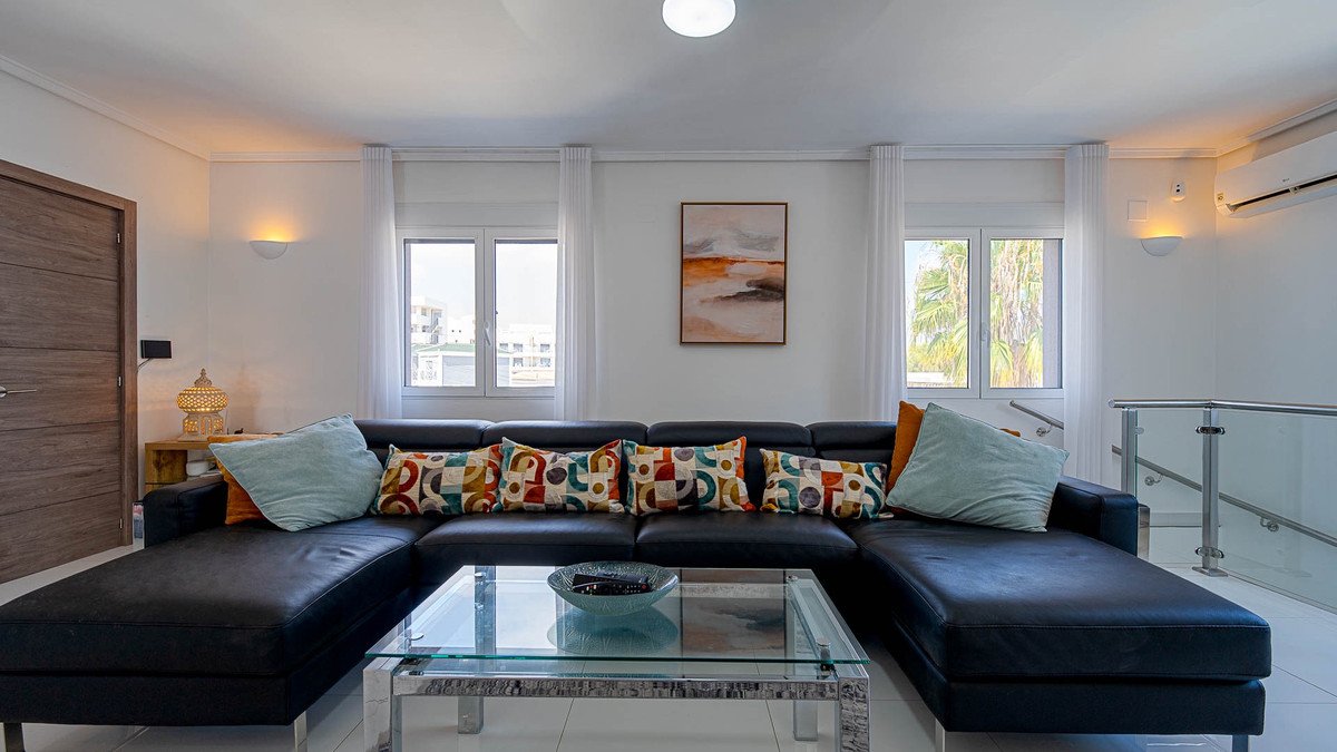 3 Bed Detached Villa in Villamartin