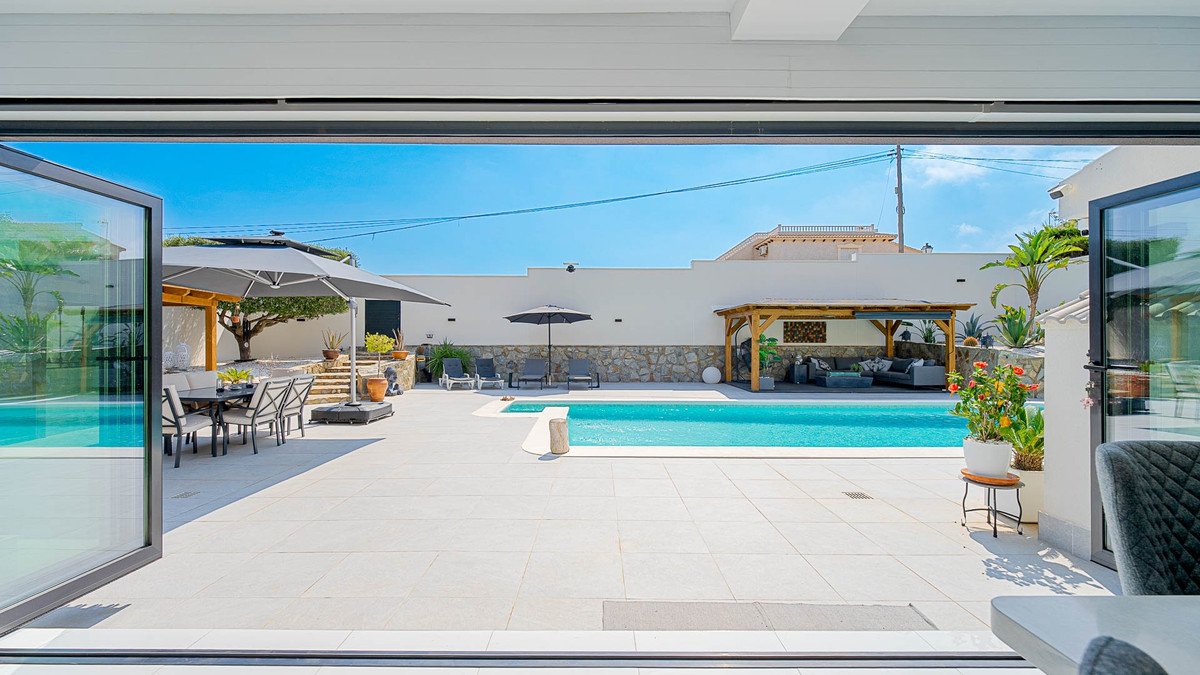 3 Bed Detached Villa in Villamartin