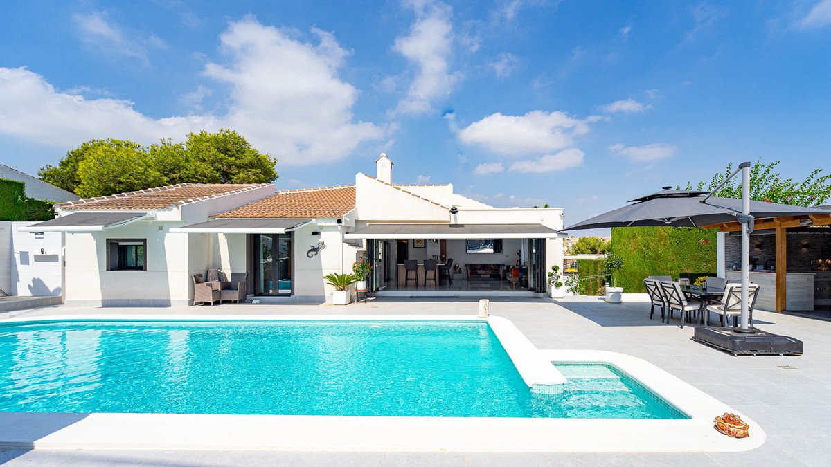 3 Bed Detached Villa in Villamartin