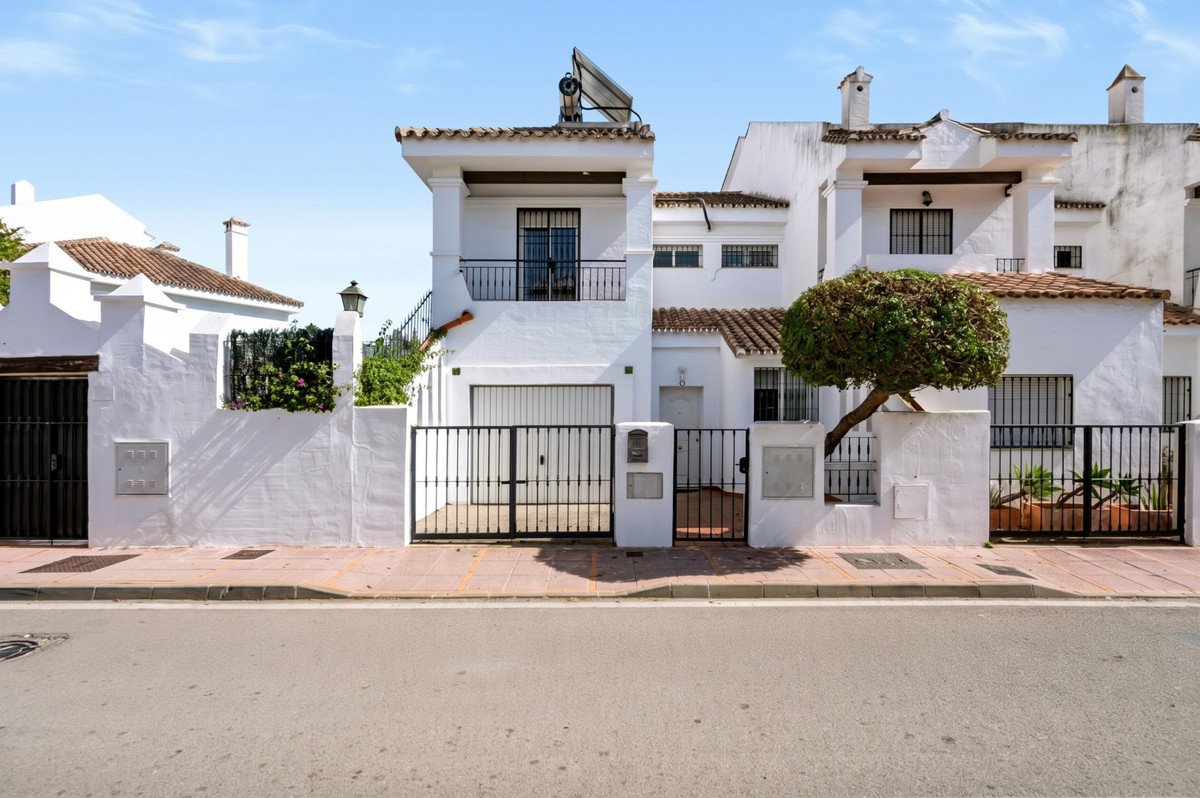 3 Bed Townhouse in Nueva Andalucía