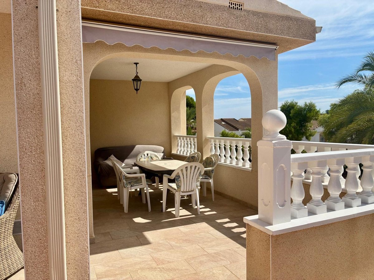 5 Bed Detached Villa in La Zenia