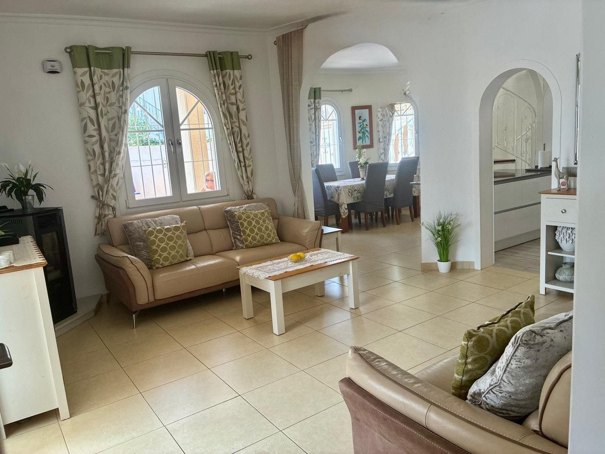 5 Bed Detached Villa in La Zenia