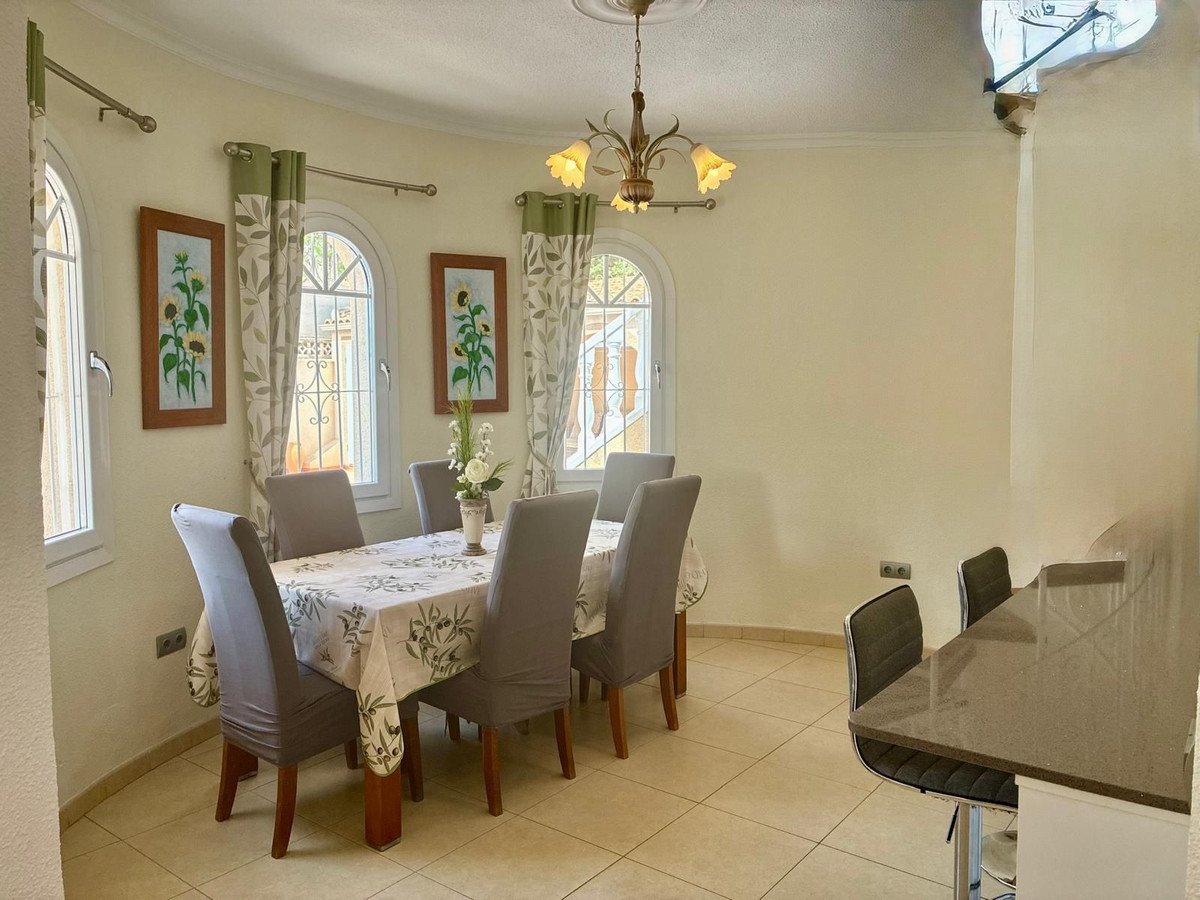 5 Bed Detached Villa in La Zenia