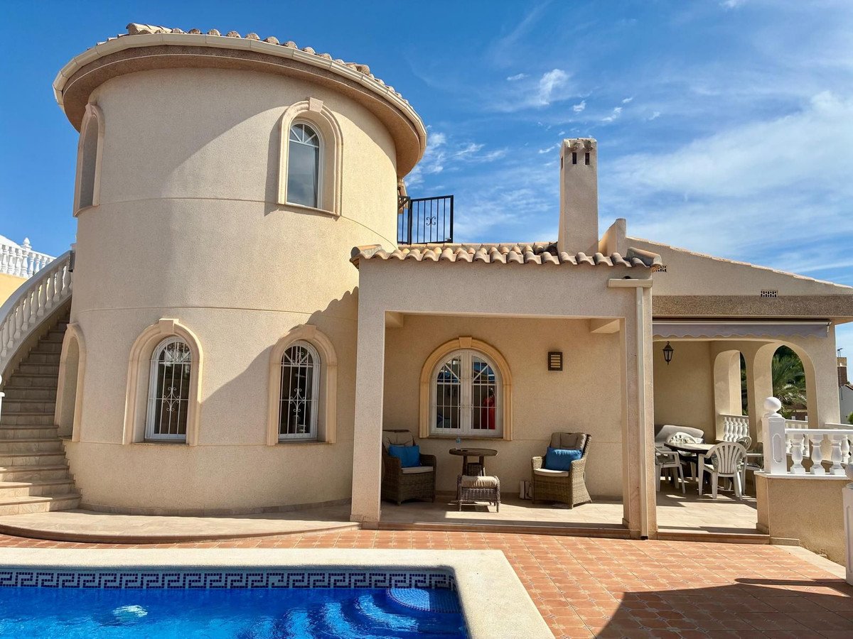 5 Bed Detached Villa in La Zenia