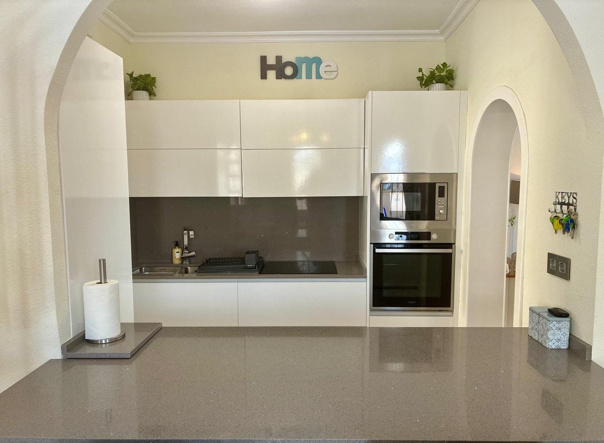 5 Bed Detached Villa in La Zenia