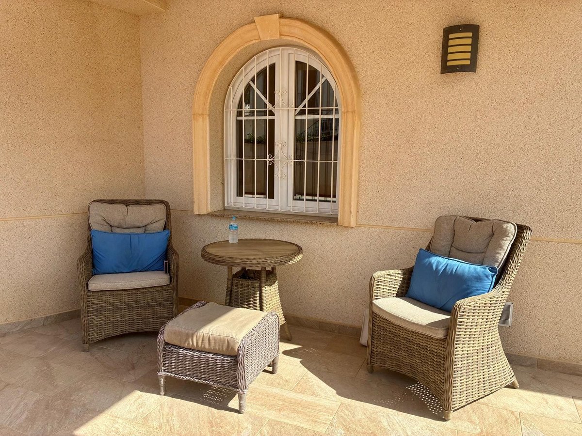 5 Bed Detached Villa in La Zenia