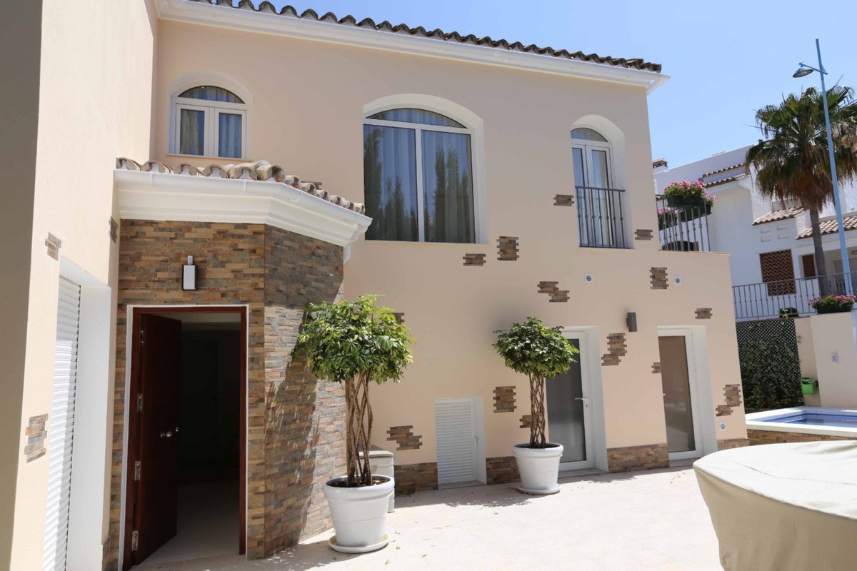 4 Bed Detached Villa in San Pedro de Alcántara