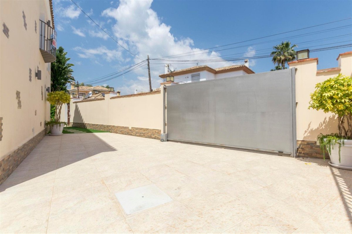 4 Bed Detached Villa in San Pedro de Alcántara