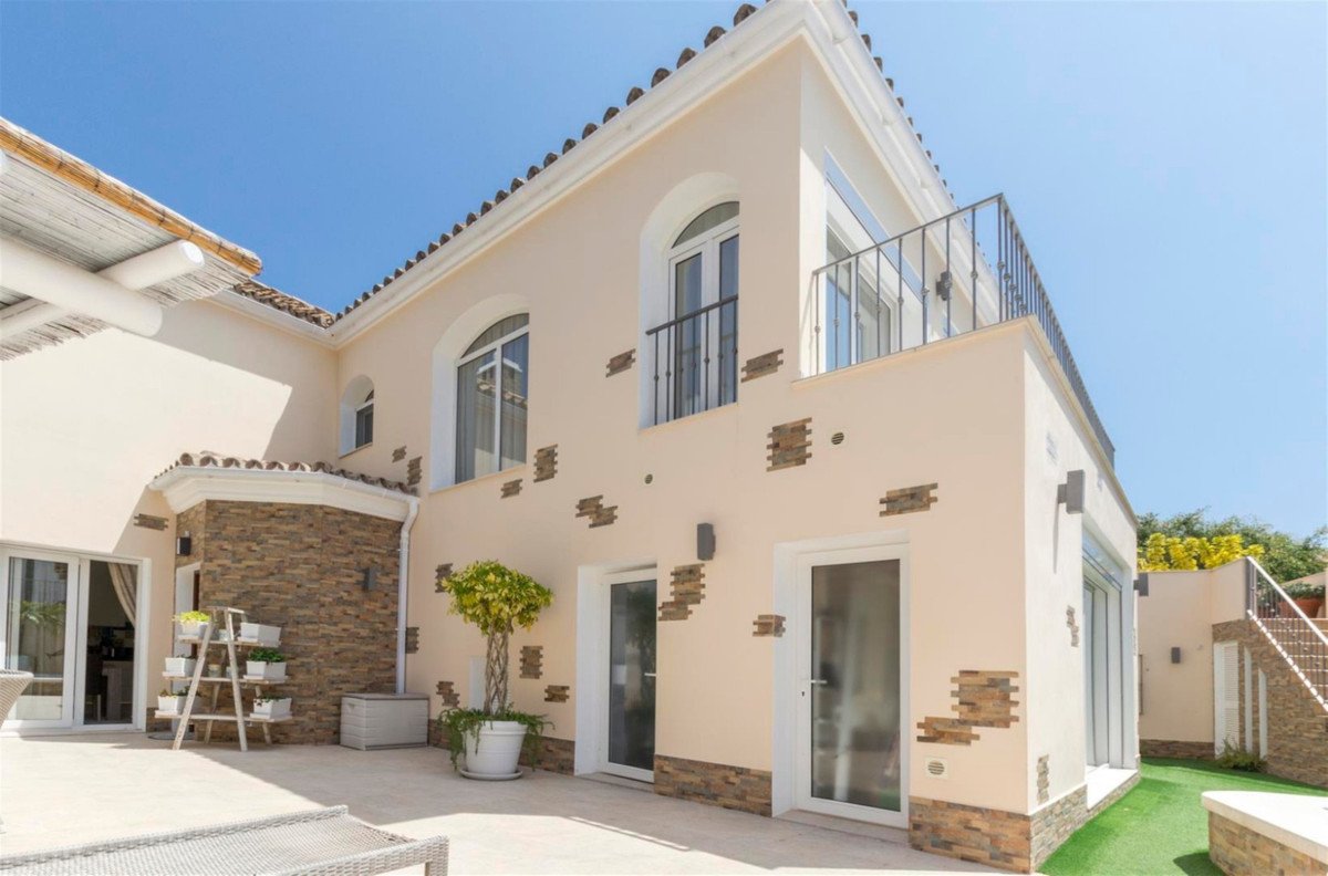 4 Bed Detached Villa in San Pedro de Alcántara