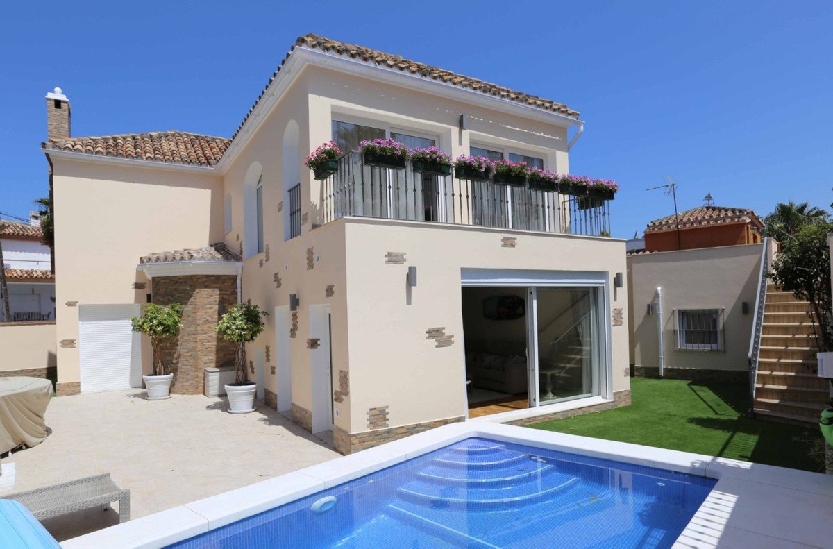 4 Bed Detached Villa in San Pedro de Alcántara