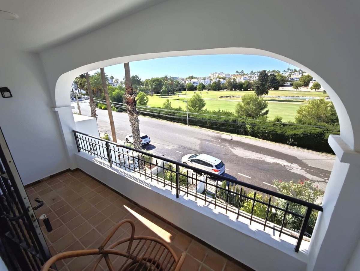 2 Bed Top Floor Apartment in Villamartin