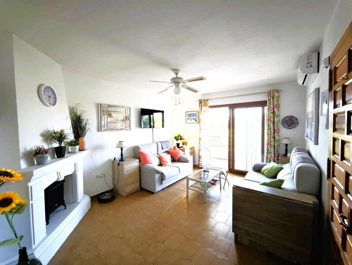2 Bed Top Floor Apartment in Villamartin