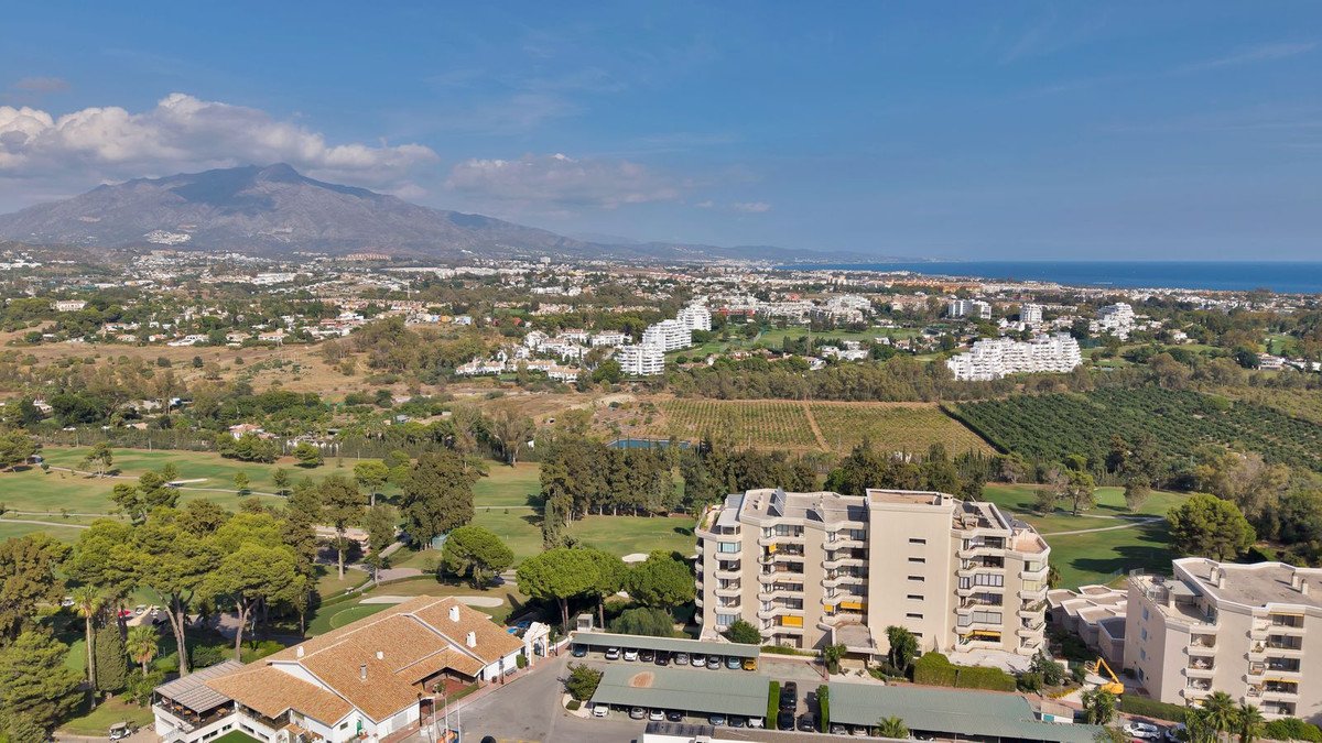 1 Bed Middle Floor Apartment in Estepona