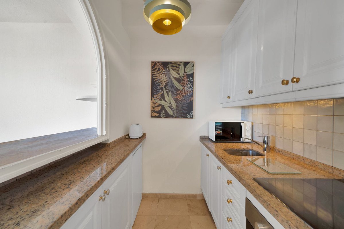 1 Bed Middle Floor Apartment in Estepona
