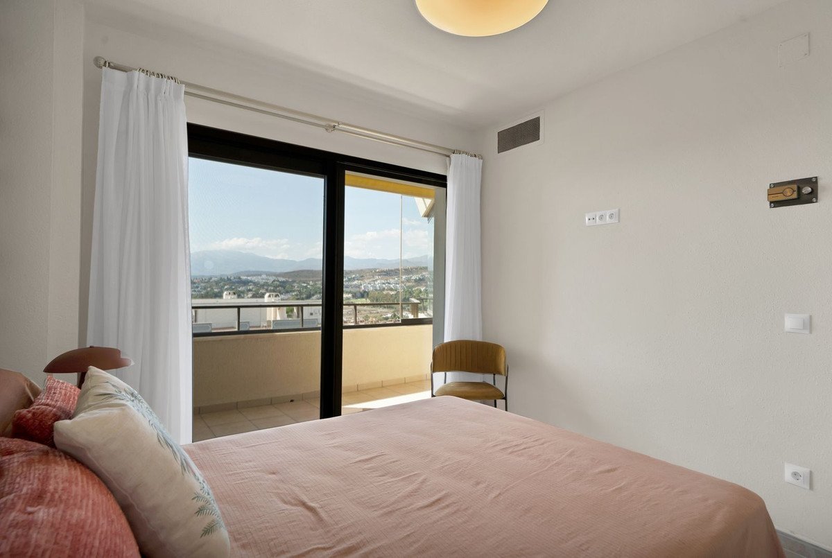 1 Bed Middle Floor Apartment in Estepona