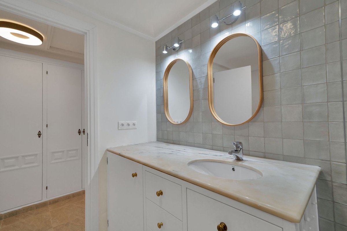 1 Bed Middle Floor Apartment in Estepona