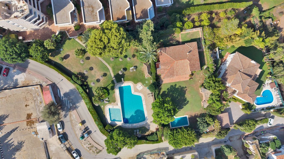 1 Bed Middle Floor Apartment in Estepona