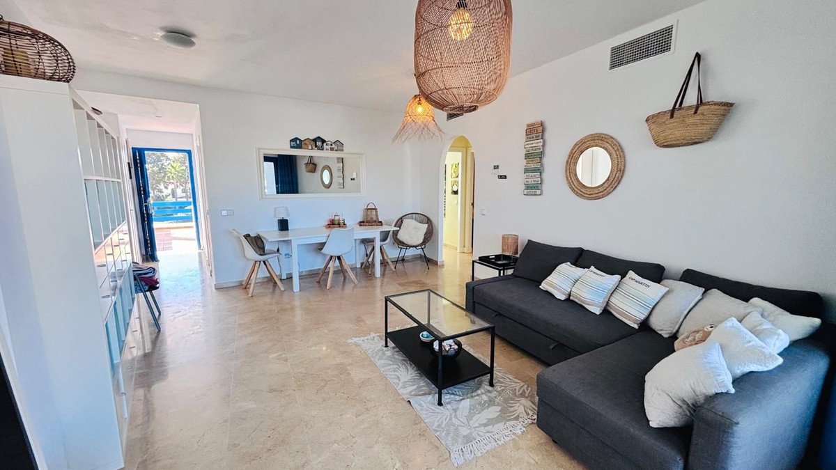 2 Bed Middle Floor Apartment in La Duquesa