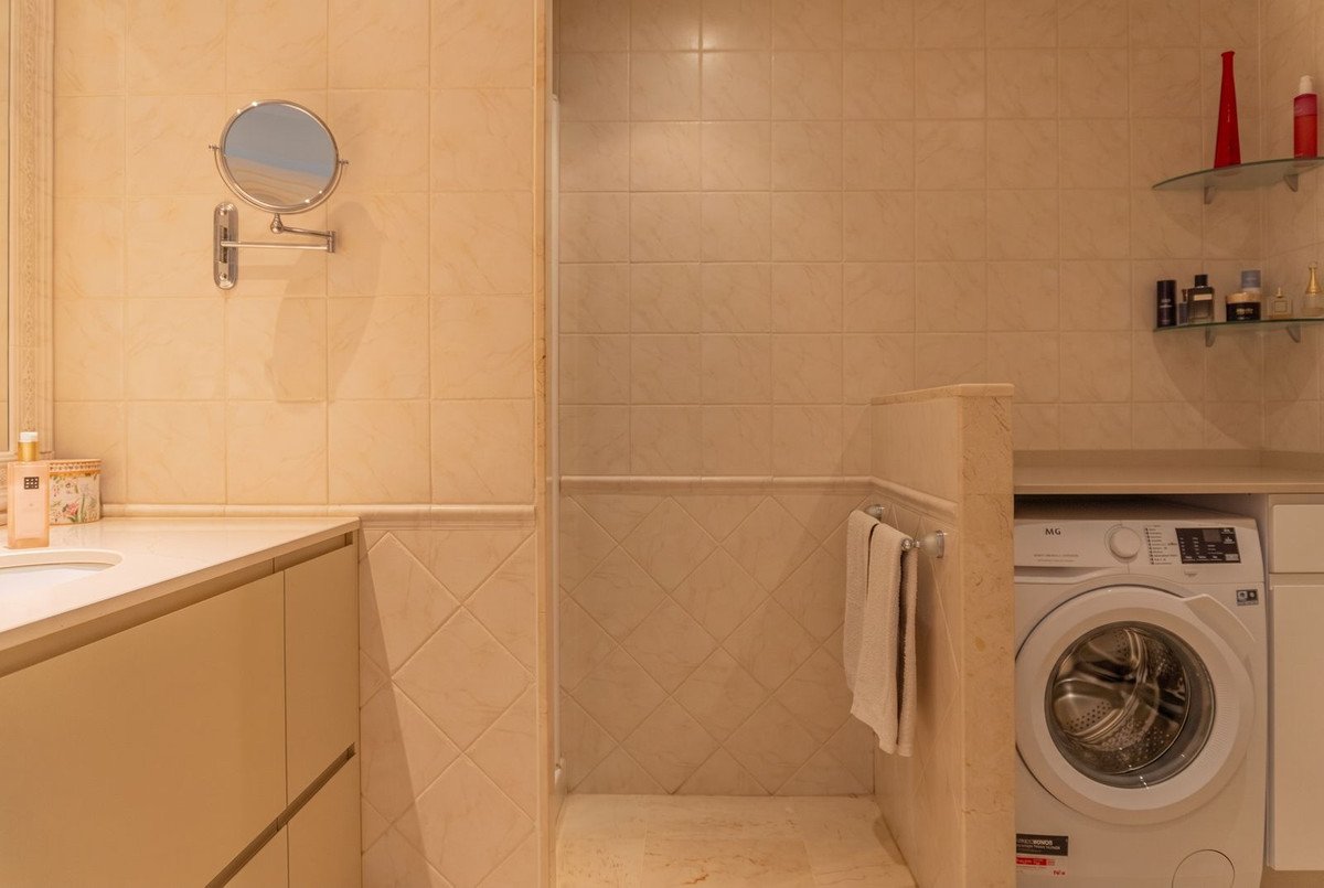 2 Bed Middle Floor Apartment in Miraflores