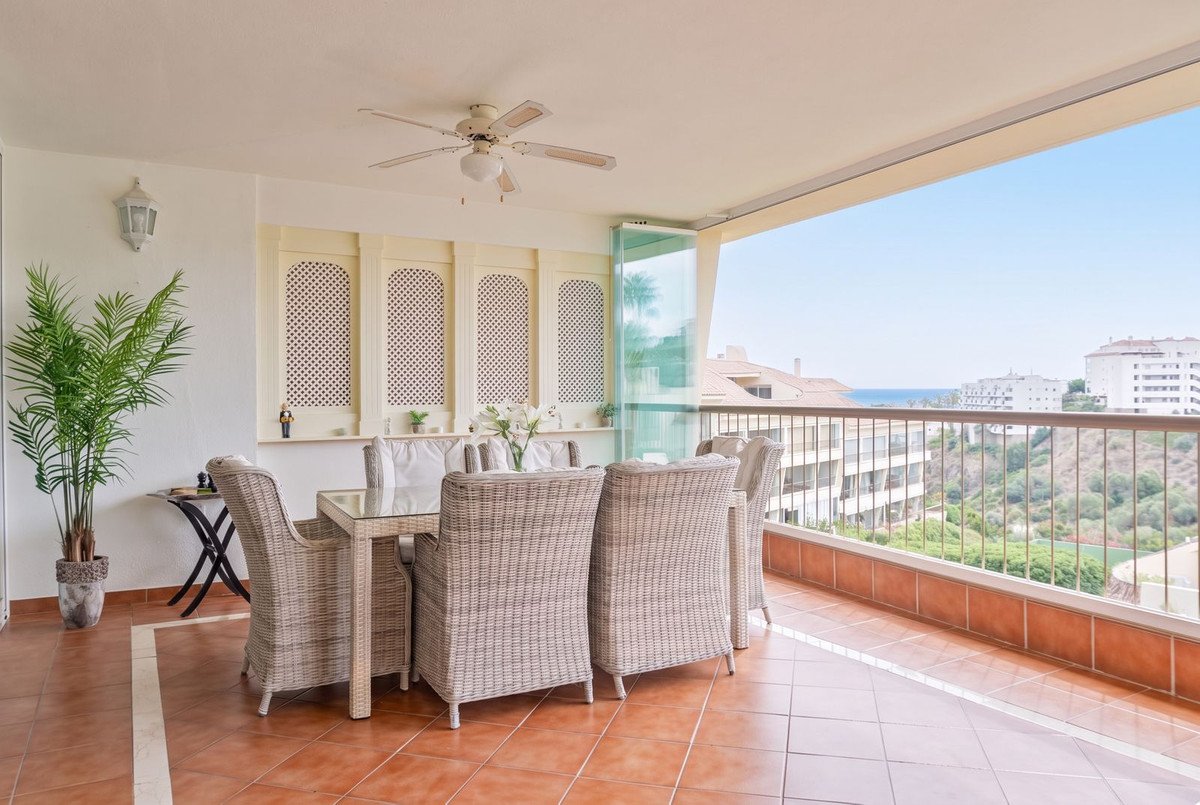 2 Bed Middle Floor Apartment in Miraflores
