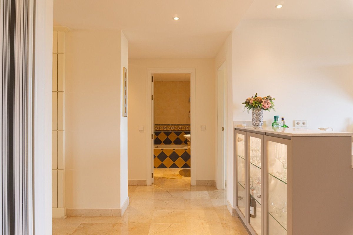 2 Bed Middle Floor Apartment in Miraflores