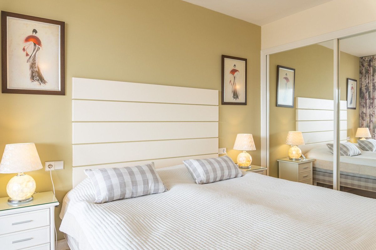 2 Bed Middle Floor Apartment in Miraflores