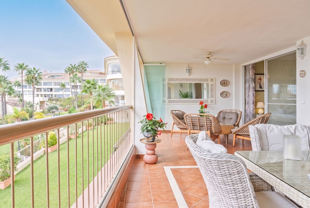 2 Bed Middle Floor Apartment in Miraflores
