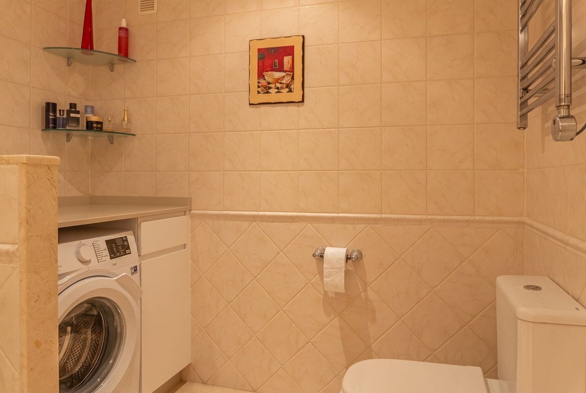 2 Bed Middle Floor Apartment in Miraflores