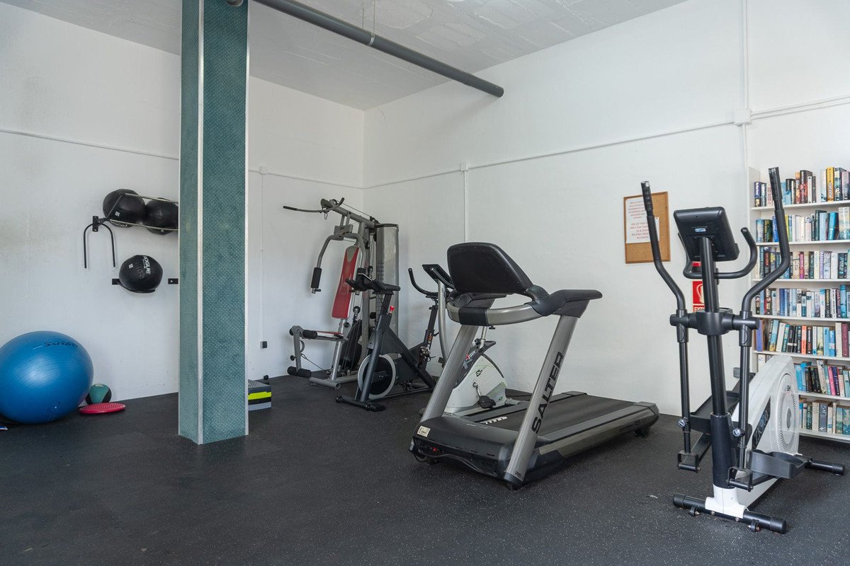 2 Bed Middle Floor Apartment in Miraflores