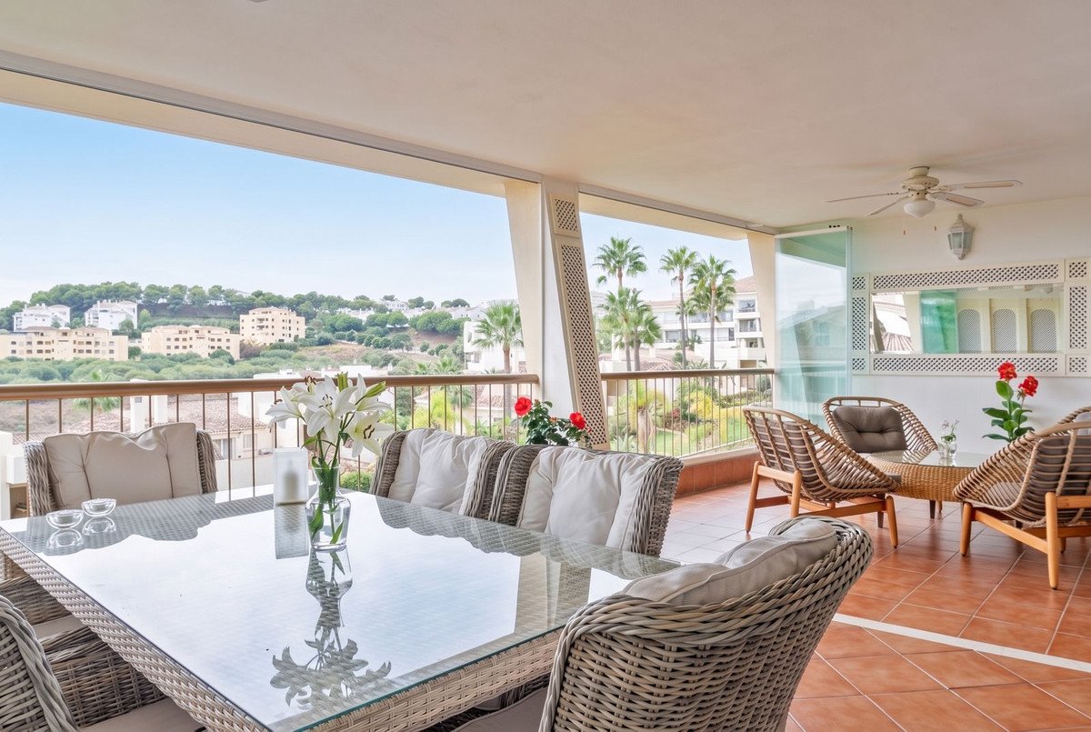 2 Bed Middle Floor Apartment in Miraflores