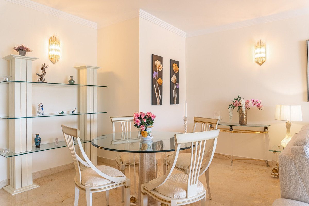 2 Bed Middle Floor Apartment in Miraflores
