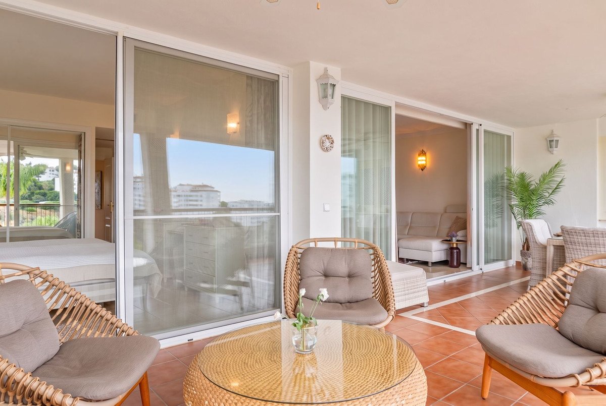 2 Bed Middle Floor Apartment in Miraflores