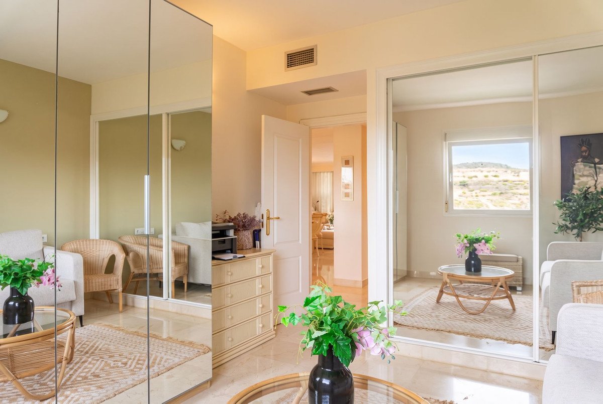 2 Bed Middle Floor Apartment in Miraflores
