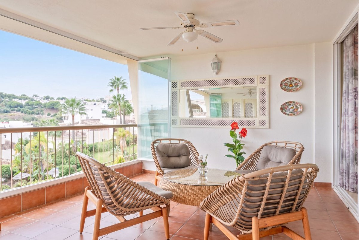 2 Bed Middle Floor Apartment in Miraflores