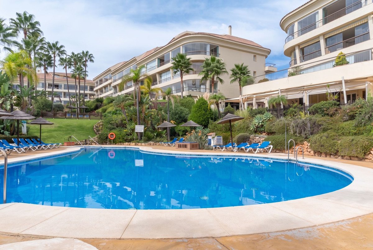 2 Bed Middle Floor Apartment in Miraflores