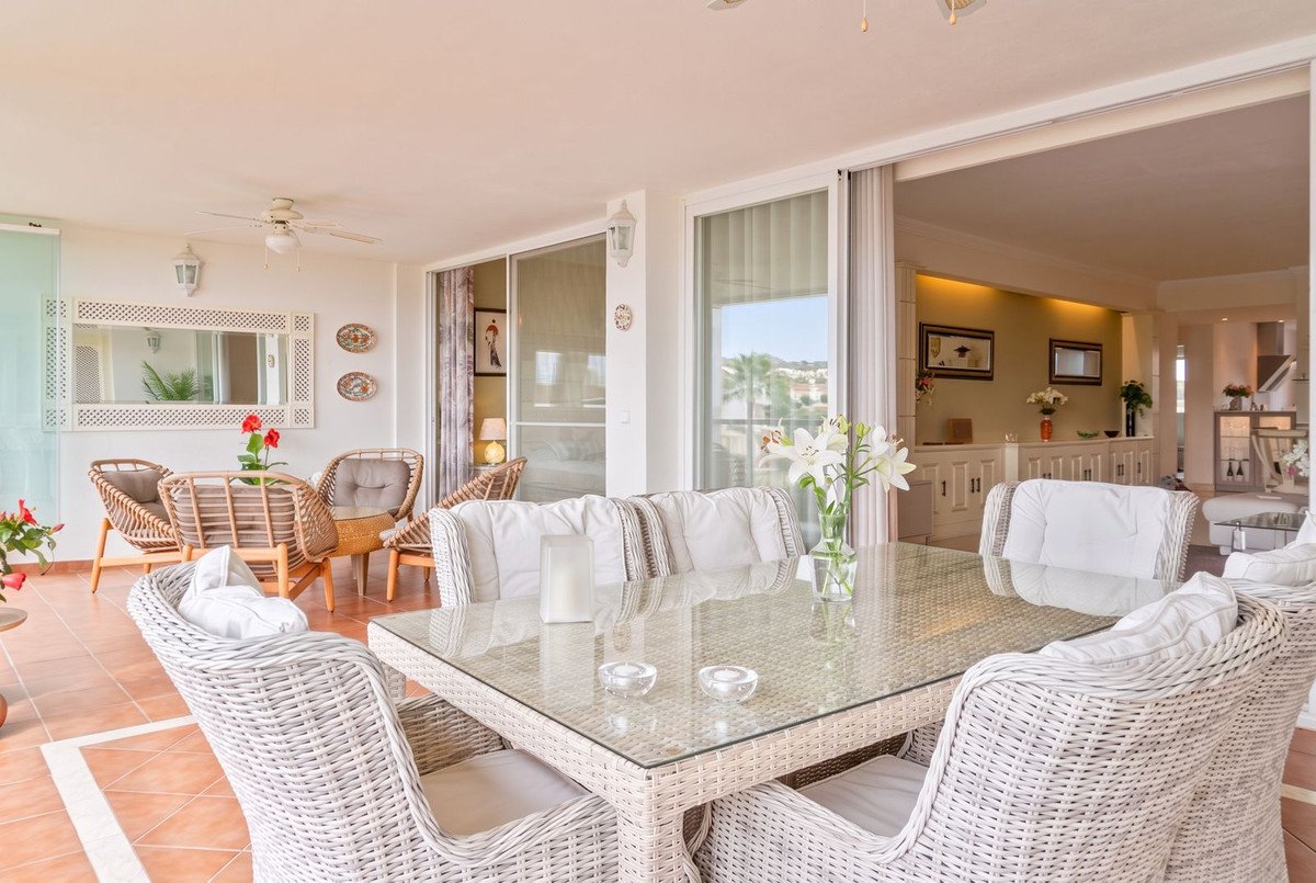 2 Bed Middle Floor Apartment in Miraflores