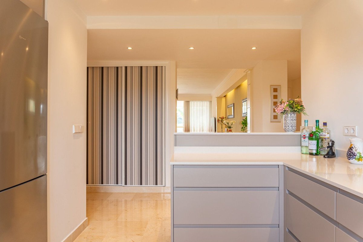 2 Bed Middle Floor Apartment in Miraflores