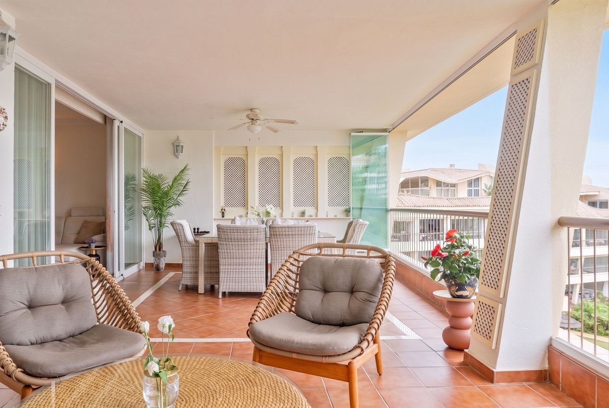 2 Bed Middle Floor Apartment in Miraflores