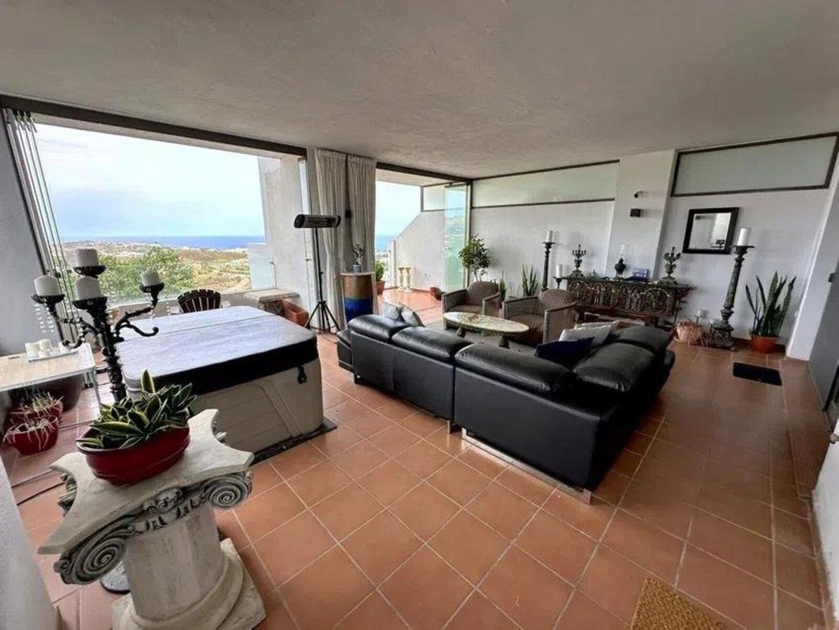 2 Bed Ground Floor Apartment in Calanova Golf