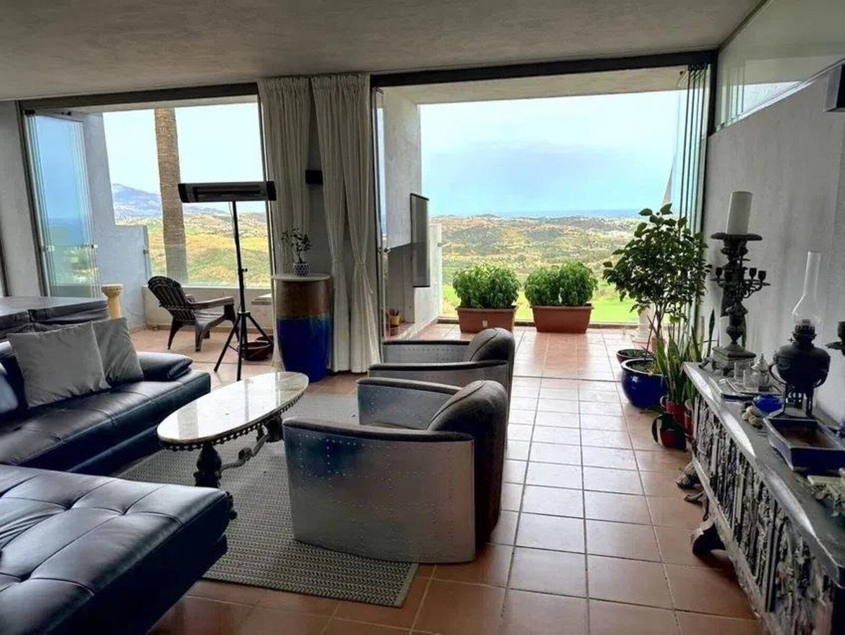 2 Bed Ground Floor Apartment in Calanova Golf