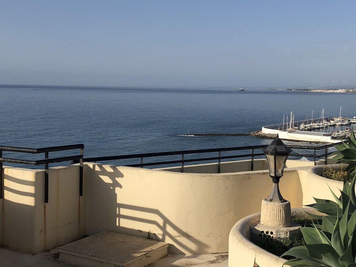3 Bed Middle Floor Apartment in Marbella