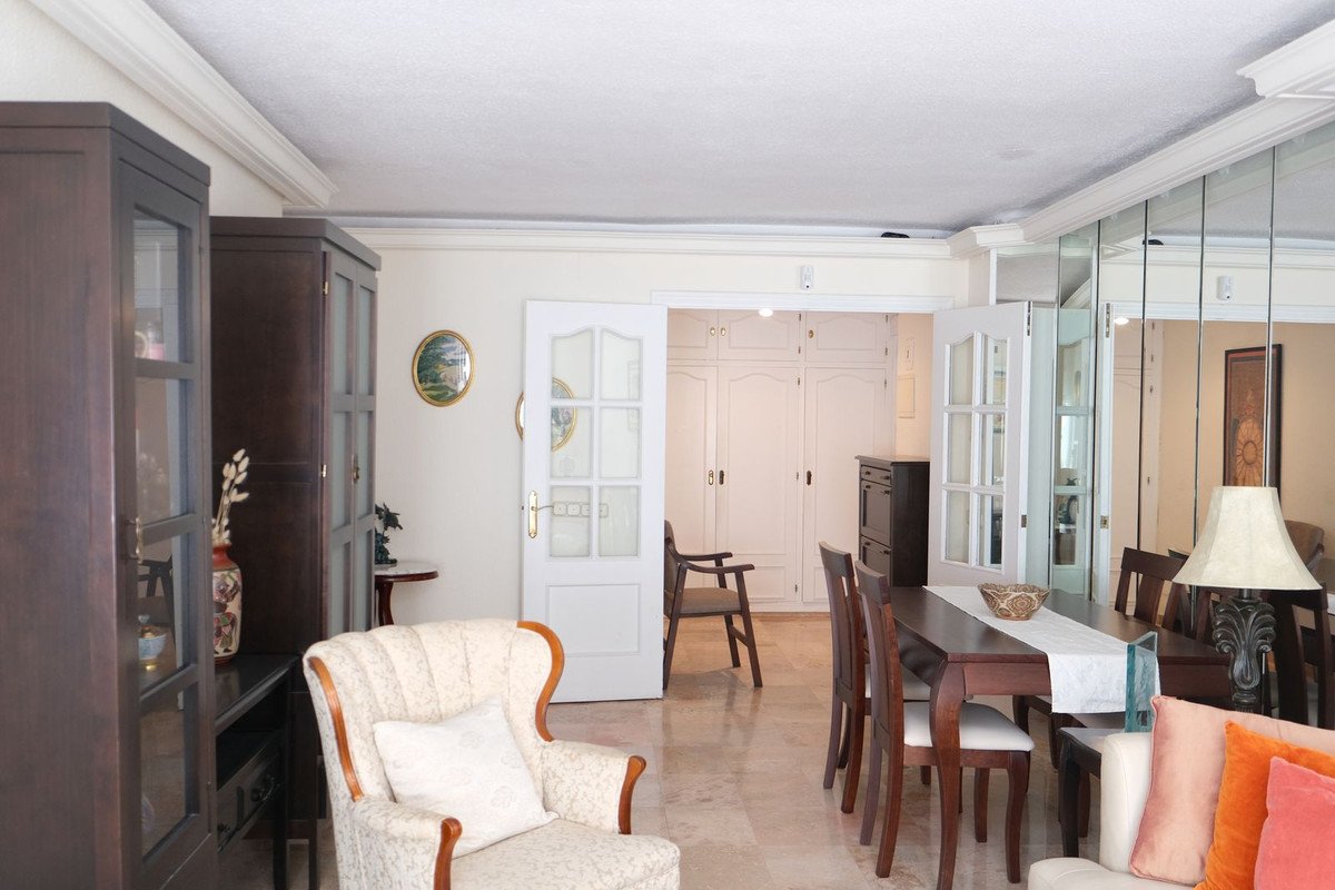 3 Bed Middle Floor Apartment in Marbella