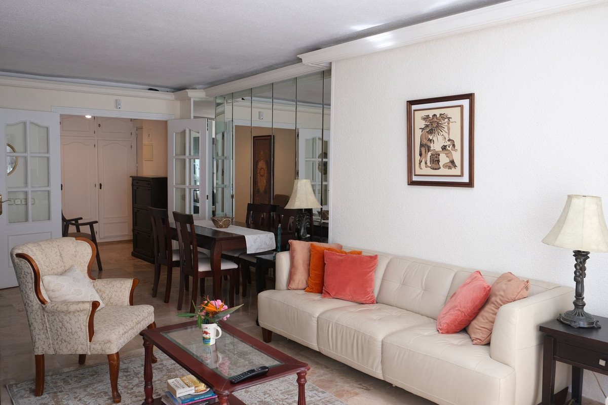 3 Bed Middle Floor Apartment in Marbella
