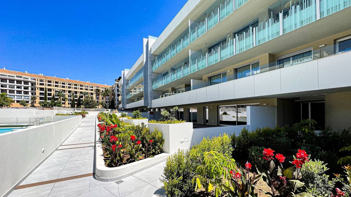 3 Bed Middle Floor Apartment in San Pedro de Alcántara
