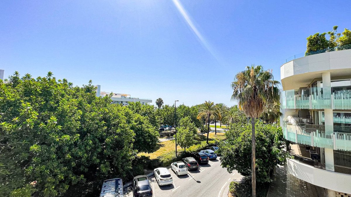 3 Bed Middle Floor Apartment in San Pedro de Alcántara